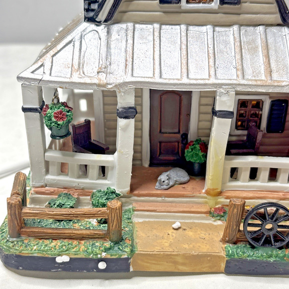 Lemax Farmhouse Christmas Village Porcelain Lighted Building 2015 w/Box - Picture 3 of 6